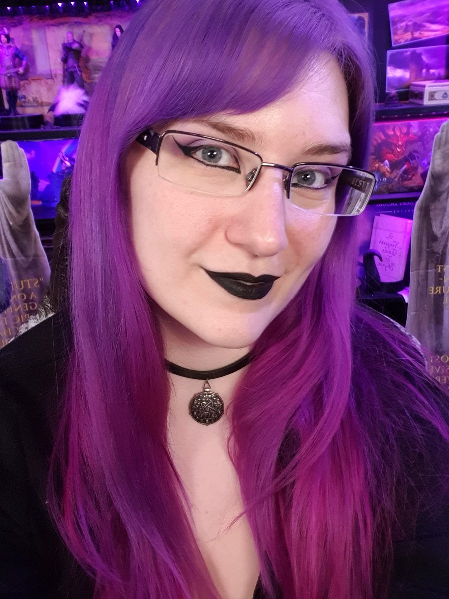 Hiiii
Did you miss me?
Time to catch up after a while bunch of chaos and Easter and chocolate and aaahhh
I've missed you 💜 
Liiivvveee noooowww 🔴