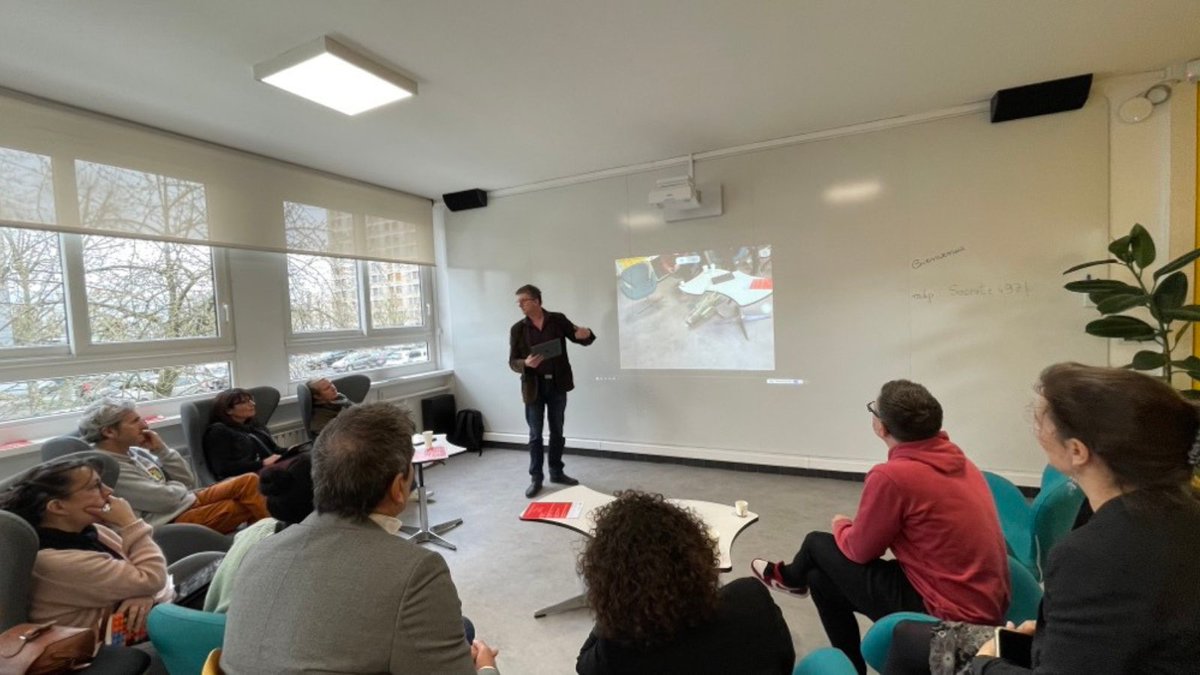 synumerique's tweet photo. Journée de #formation à l'école du numérique de la @VilledeMeudon pour les missions numériques du 78 et du 92, réunissant les #enseignants référents des usages #numériques des #écoles. 
✅Ont été abordés l'usage des tablettes, la robotique, les ENI, l'ENT. 
 #tierslieux https://t.co/pHfAwVYmn2