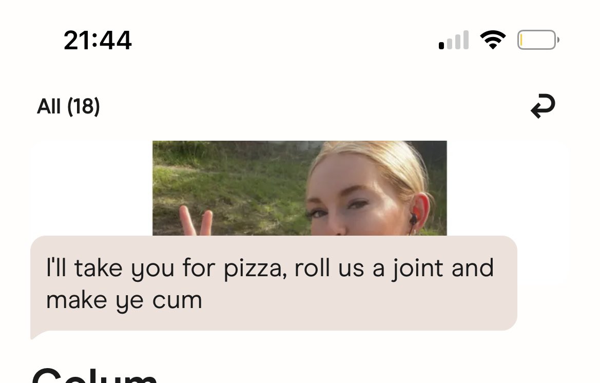 hannahmurray96's tweet photo. How are people younger than me having full on marriages n I’m putting up with this shit what in the matrix is going on 🙃 https://t.co/P1iXHUN3h8
