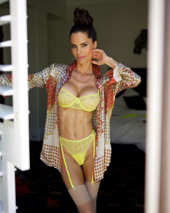 F👏🏼R👏🏼I👏🏼D👏🏼A👏🏼Y ☀️ &hellip; #lingerieoftheday #paulheymangirl https://t.co/FLUxp14gDK<a href="/tag/lingerieoftheday"class="tags">#lingerieoftheday</a><a href="/tag/paulheymangirl"class="tags">#paulheymangirl</a>