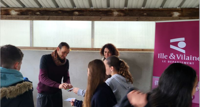 Service Presse du Département d'Ille-et-Vilaine (@presse_35) on Twitter photo 🚴♂️🚴♀️Temps de lancement, cette après-midi, de ce programme Moby, par Jean-Luc CHENUT, Président du Conseil départemental et Schirel LEMONNE, Conseillère départementale déléguée au plan vélo départemental et aux liaisons vertes,
au collège Pierre-Olivier Malherbe de Châteaubourg. 🚴♂️🚴♀️Temps de lancement, cette après-midi, de ce programme Moby, par Jean-Luc CHENUT, Président du Conseil départemental et Schirel LEMONNE, Conseillère départementale déléguée au plan vélo départemental et aux liaisons vertes,
au collège Pierre-Olivier Malherbe de Châteaubourg.