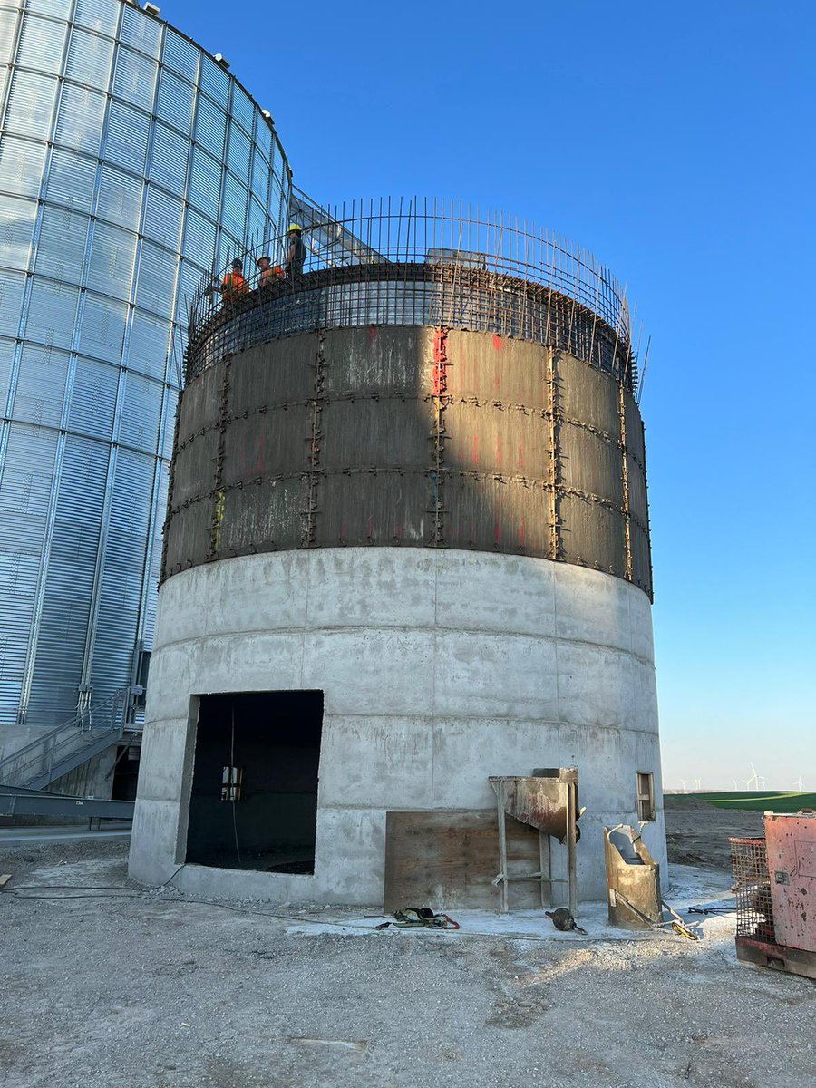 nickhiem's tweet photo. First silo of the year! https://t.co/9ufmRuYKv9