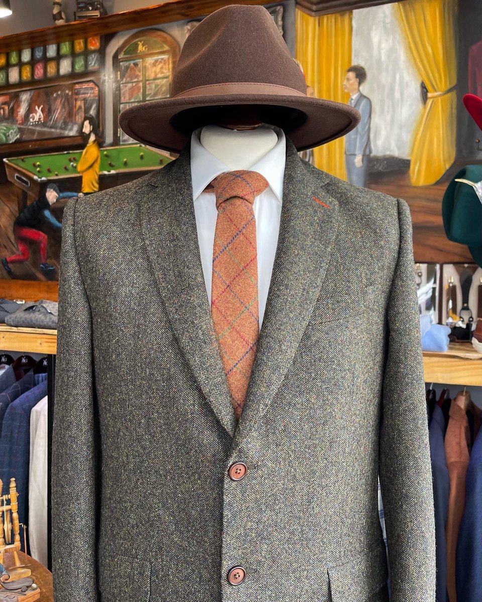 Tweed style 🍂 #makeitspecial #tweed 
🍁
🍁
🍁
#agplado #tailors #tailored #tailorshop #menswear #menstailoring #mensfashion #tweedsuit #tweedblazer #tweeds #tweedstyle #mensjacket #tweedwedding #tweedweddings #countrywedding #countryweddings #countrywedddingstyle #instafashion