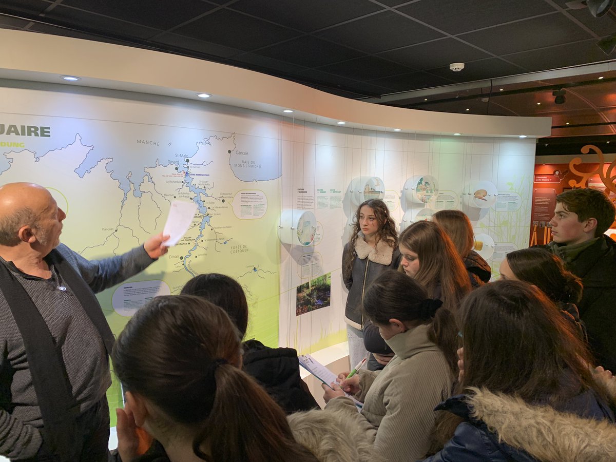Sortie 🌊Mission Océan 🌊 à Saint Malo pour les élèves de 4e. Au programme : visite de l’🚢’école supérieure de la marine marchande 👨‍🏭, pique-nique sur la plage puis à l’abris pour éviter les gouttes de pluie 🌧️ , et visite du ⚡️barrage marémotrice⚡️ de la Rance.