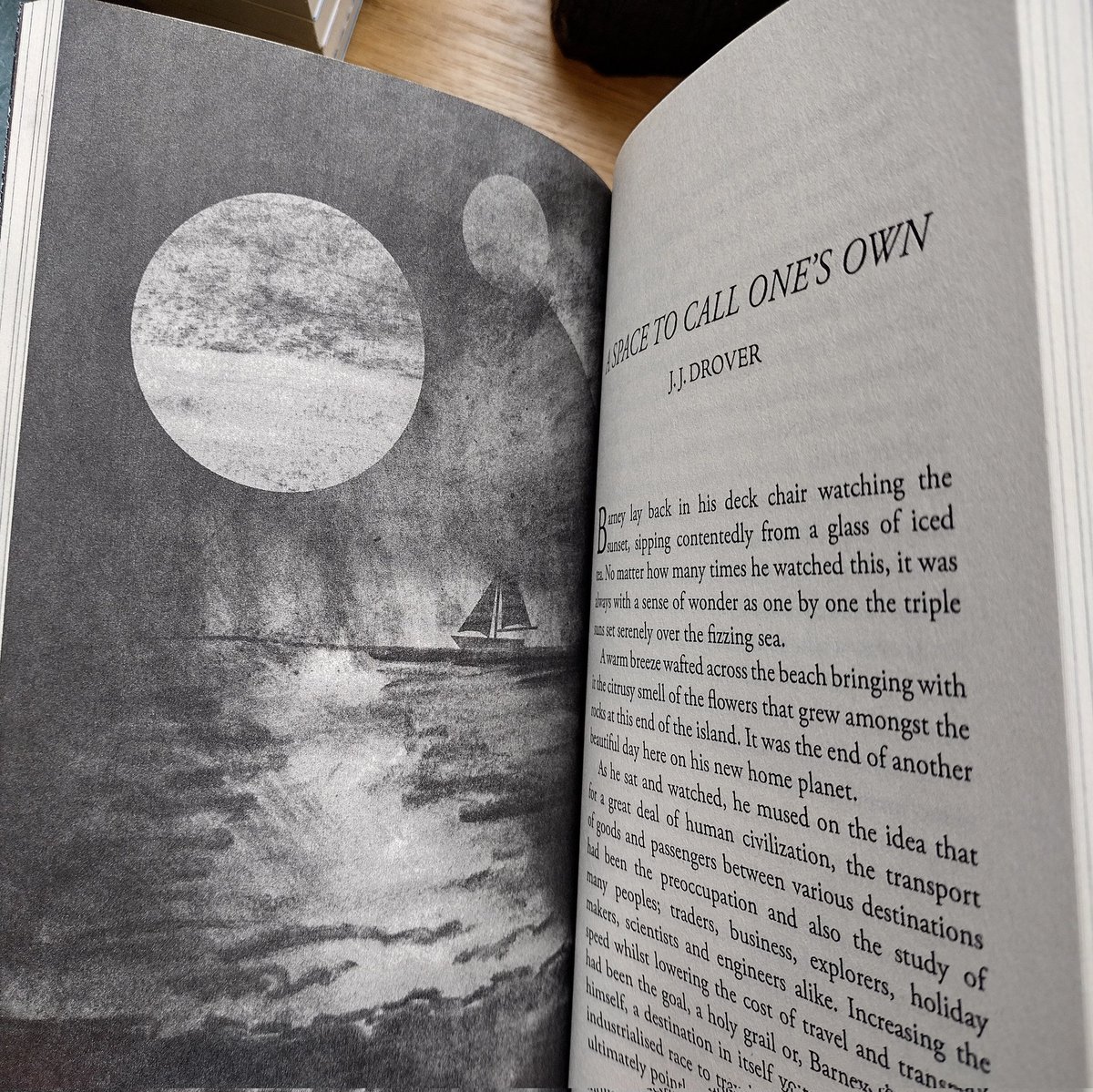 CrumpsBarn's tweet photo. On the day they launch a probe to #Jupiter's moons, we can't help dipping into new anthology of #space stories #thewildnightsky - new horizons and a real memory of hosting the astronaut who played golf on the moon ♥️🌔🚀

Launches next week! #juice #Ariane5 #scifi #memoir https://t.co/nh83mupY0m