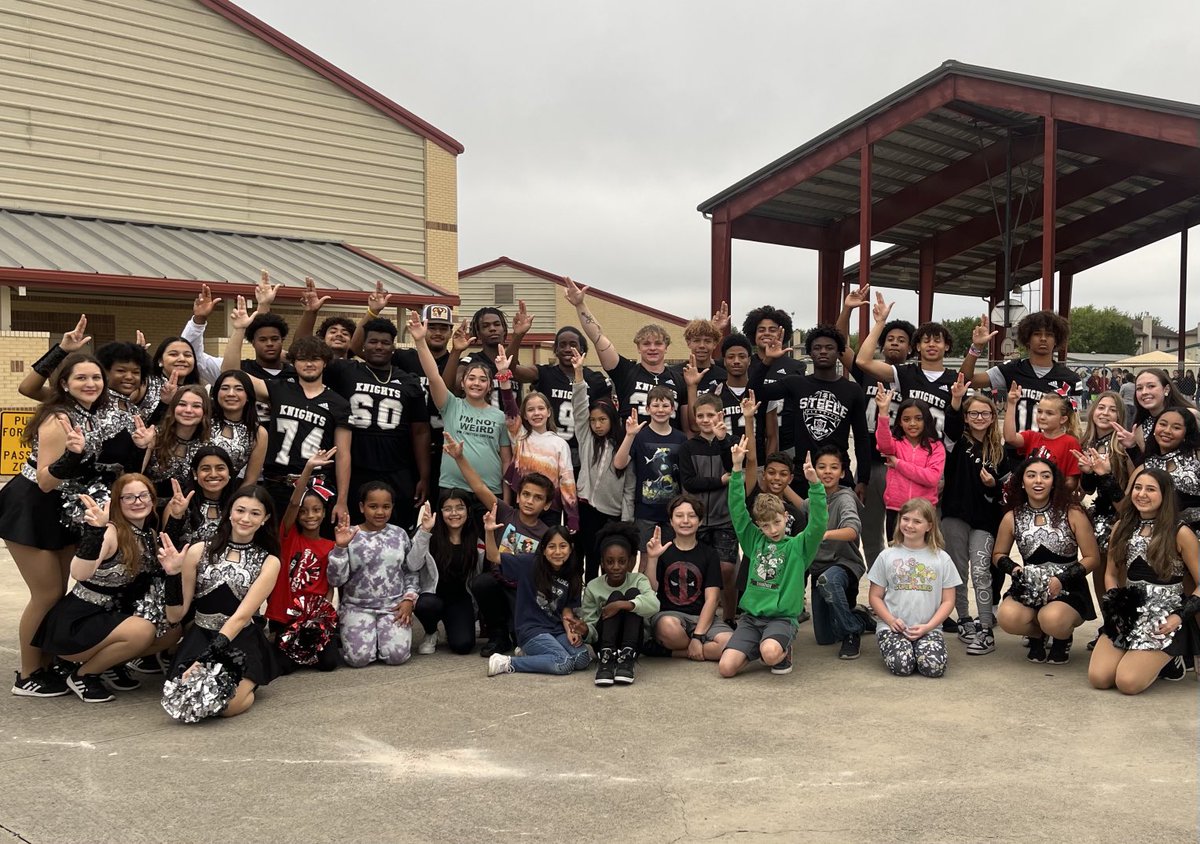 Supporting ⁦<a href="/SippelStallions/">Sippel Elementary</a>⁩ this morning. ⁦<a href="/SCUCISD/">SchertzCiboloUC ISD</a>⁩ #allofus