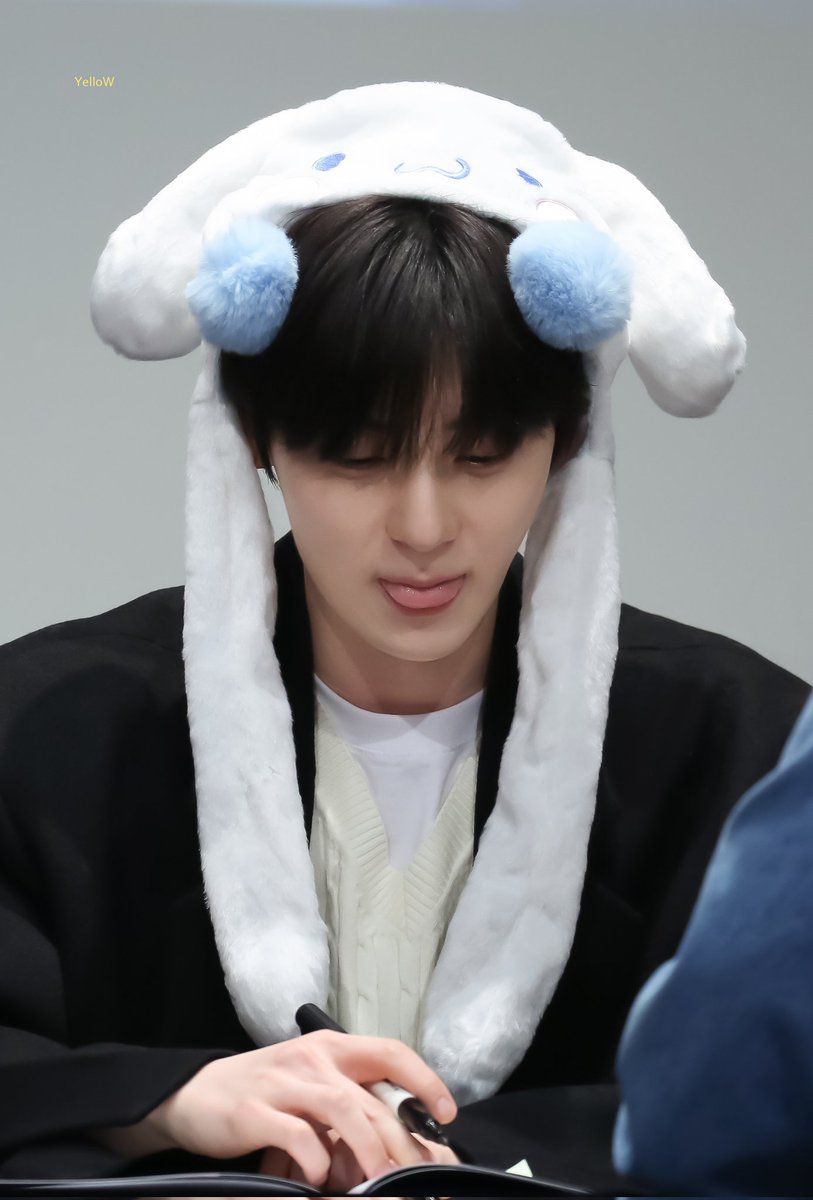 YelloW_H89's tweet photo. 230318 황민현 엠투유 팬싸
웃는 너, 너무 좋아🧡 https://t.co/nwS1hsDShf