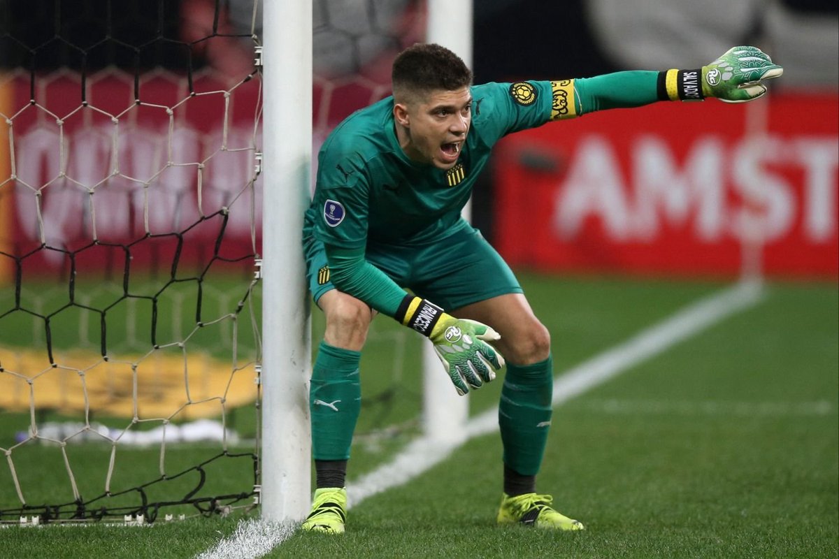 #DiaInternacionalDelArquero🧤🟨⬛️

¿Cual Fue El Mejor Golero Que Viste En Peñarol?