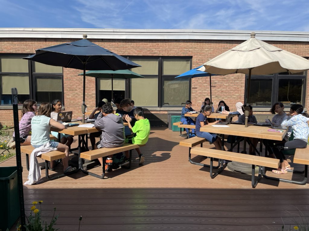 Mrs Anthony’s 5th grade enjoys a fun Friday reading outside during MC. <a href="/FVFoxes/">Foxford🦊</a>