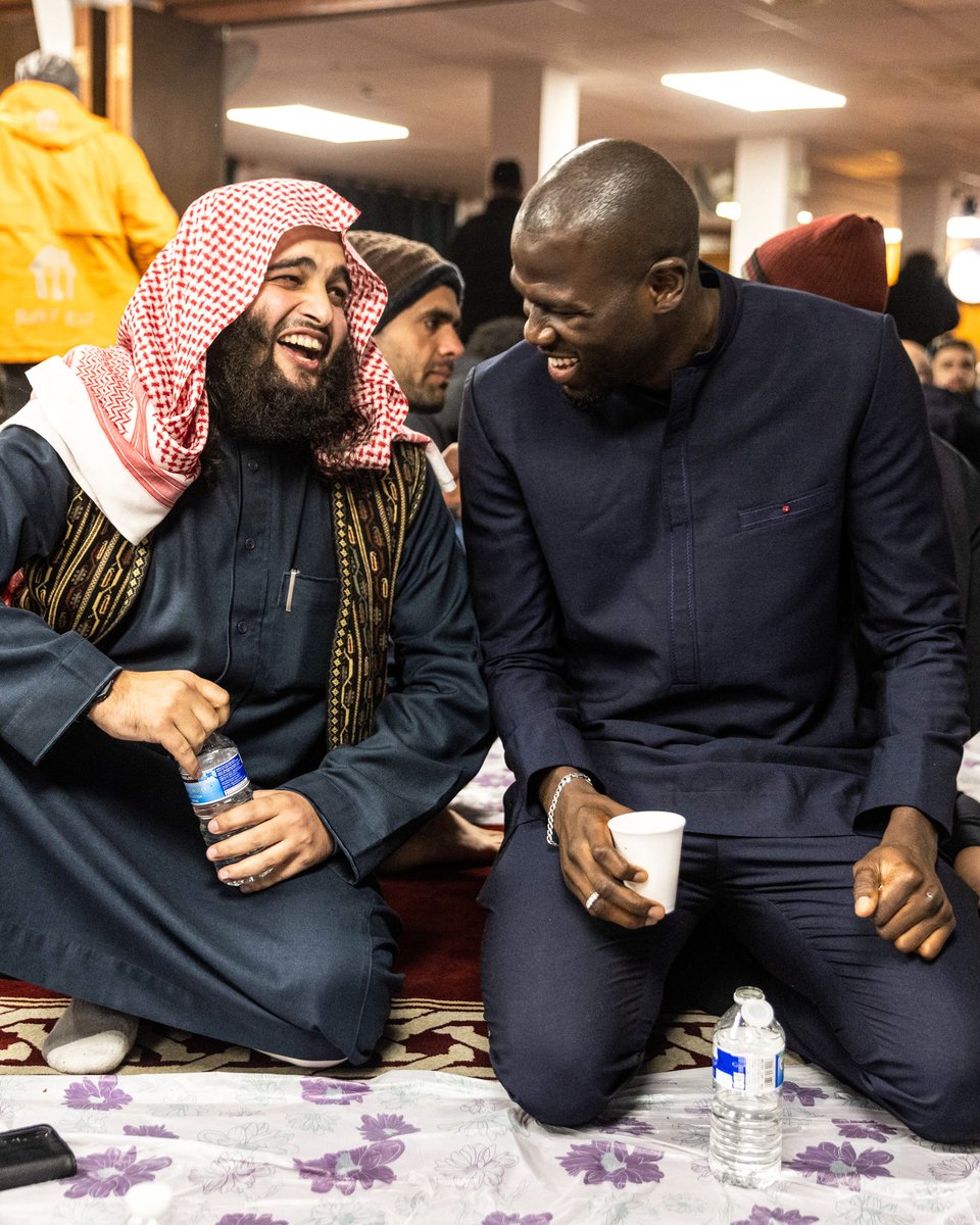 ChelseaFC's tweet photo. Last week @kkoulibaly26 visited his local mosque to meet with members of Chelsea’s Muslim community observing Ramadan who attended our Open Iftar, hosted in partnership with @RamadanTent. 💙 https://t.co/an7yETJkWu