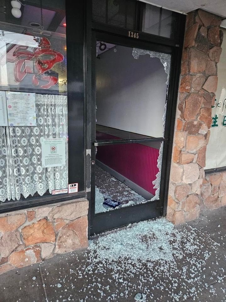 activeasian's tweet photo. Popular Chinese restaurant “Cafe Bakery &amp; Restaurant” on 21st and Noriega gets hit this morning. This Hong Kong style restaurant serving steaks and pork chops and chicken is a mainstay in the Sunset District for decades. San Francisco crime is worst than ever. @LondonBreed https://t.co/Pe48RObdUv