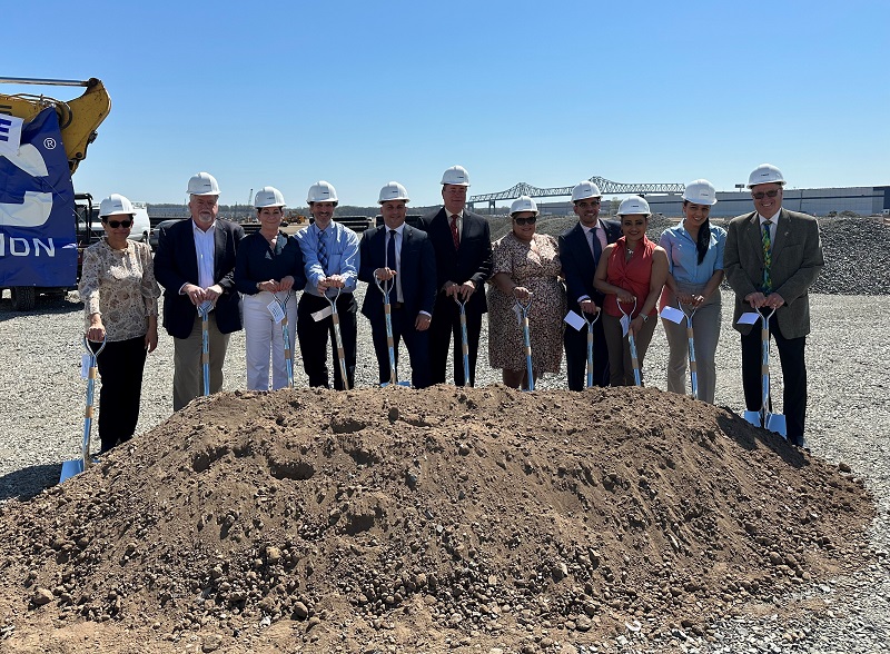 NewsByRENJ's tweet photo. From The Briefing: 4-14-23:
@Bridge_Ind #breaksground on 1 million sq. ft. #PerthAmboy #logistics #campus

https://t.co/MEaHzXrTFS

#NewJersey #NJ #TheDailyBriefing #NJcommercialrealestate #commercialrealestate #newjerseyrealestate #RealEstateNJ #news #CRE #NJCRE #RENJ https://t.co/AGbNQs0Uyj