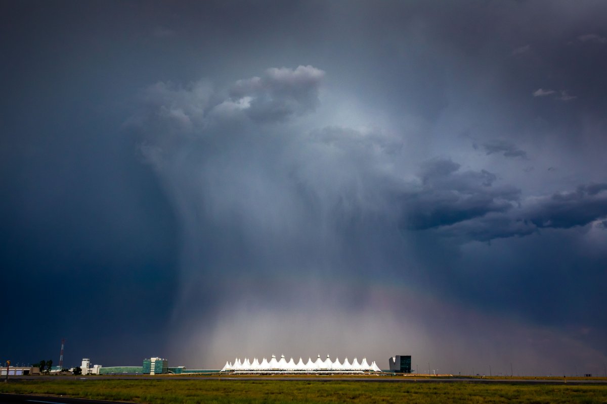 DENAirport's tweet photo. Rain or shine, we always look fine. 💯 https://t.co/pftO7hrUXr