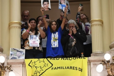 NotiAldea's tweet photo. El Senado convirtió en ley el proyecto de Alcohol Cero al volante https://t.co/BbKnz8GYNd https://t.co/aWu8uQeaOd