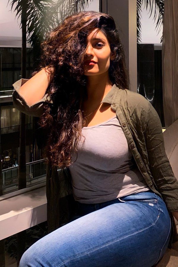 FtrnIZIaUAA5azZ?format=jpg&name=900x900