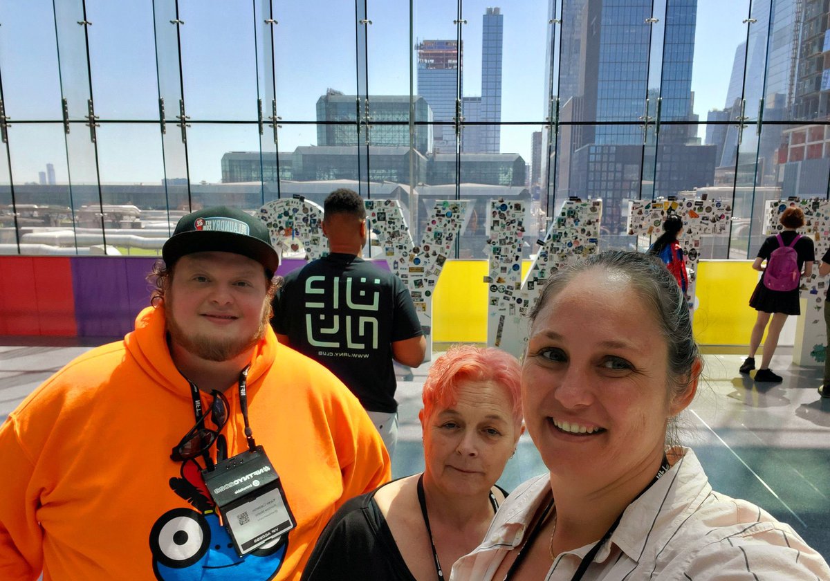 hombreave17's tweet image. 👋🤖 Hey, #NFTNYC2023 attendees! Want to have a blast and some awesome conversations? 🗣️💬 Then come and find us at @nft_nyc and let&apos;s chat about all things #NFTs #BlockchainDev with @HICeeCee @BriThaCryptoGuy &amp;amp; OFC Me! 🔥 We&apos;re super excited to connect with you all 🤩🌟