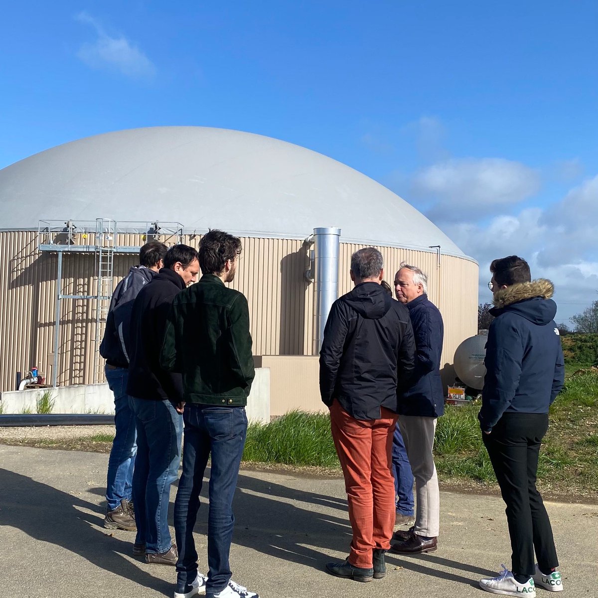 axibio's tweet photo. AXIBIO s'est rendue à la rencontre d'Agri Biogaz de la Brie pour que tout le monde puisse en apprendre davantage. 
#biodiversité #environnement #recyclage #méthaniseur #abribac #gaïabox #biodéchets #compost #biogaz https://t.co/ZvU26ZNyzh