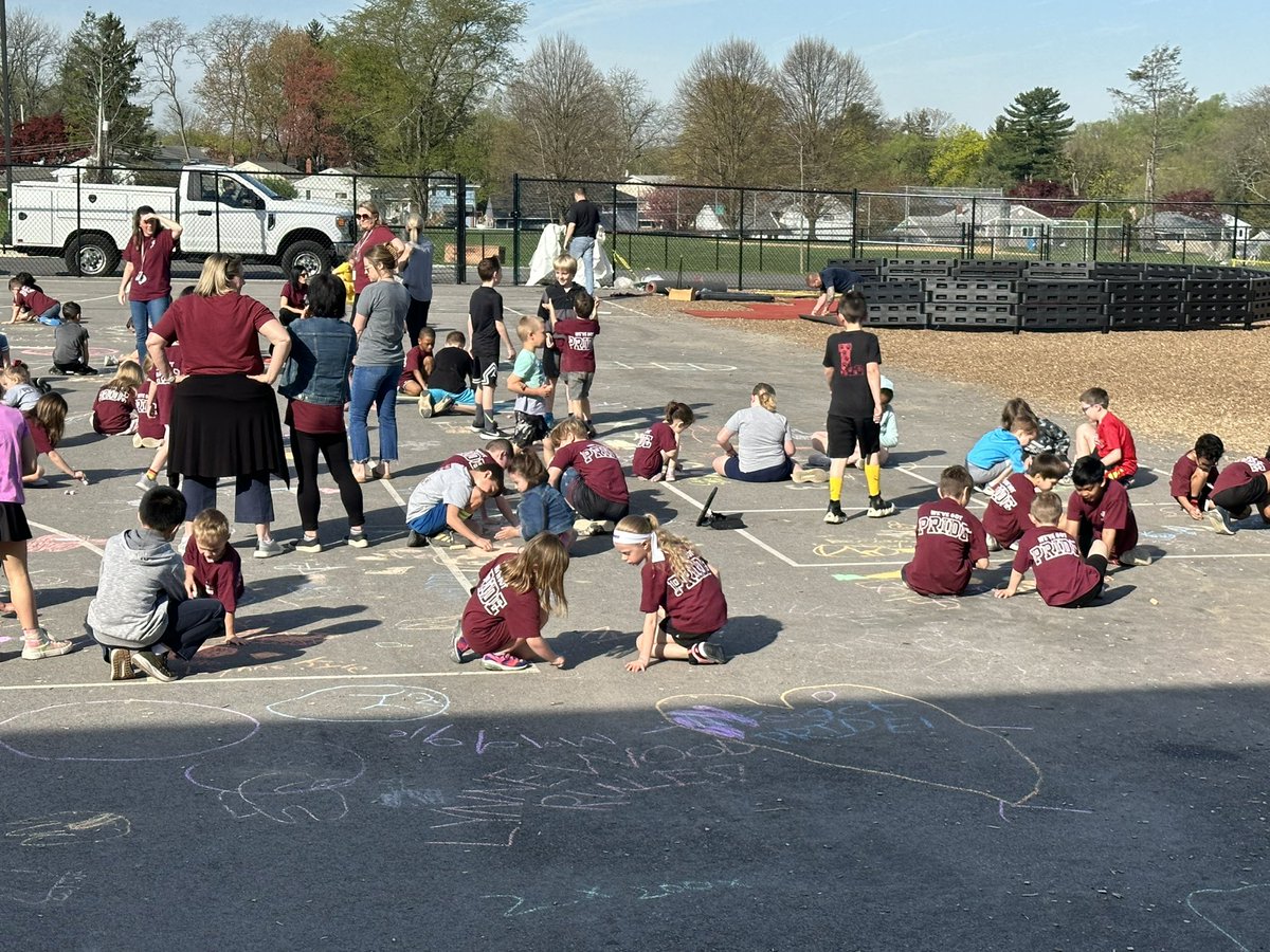 Our Bigs &amp; Littles are taking advantage of today’s beautiful weather with an outdoor walk and some sidewalk art! Thanks to our awesome PTO for purchasing chalk for everyone to use! #LionPRIDE ☀️
