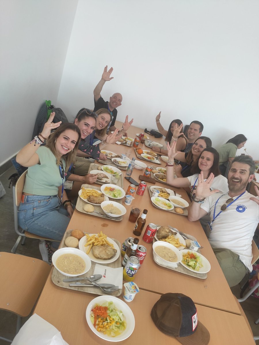 Merienda !!!! <a href="/C_ConEuterpe/">Congreso Con Euterpe</a> con Euterpe 16:27h en tres minutos.... Al taller!!! ¿Y el café? <a href="/antuanprofe/">Antonio Lozano</a> <a href="/dapromu/">David G.</a> <a href="/fabedifucca/">Guillermo Flamenco</a> <a href="/jesusmaestropsp/">J⃞ e⃞ s⃞ ú⃞ s⃞ Castellano</a> <a href="/ituroberto/">Roberto</a>