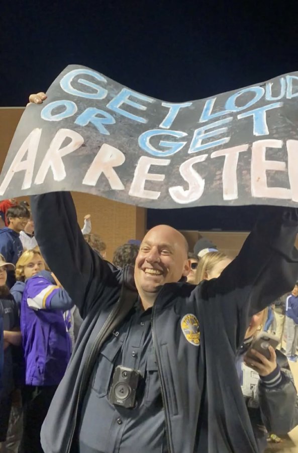 ToddBDS's tweet photo. Word has it today is the last day on the job for @FMHS_SRO. Heard he's being promoted to Sergeant and returning to patrol. Godspeed, Sgt. LoBello. You'll be missed. Just remember you probably shouldn't break this sign out on your next traffic stop. @FlowerMoundPD https://t.co/s4JJm7MbFU