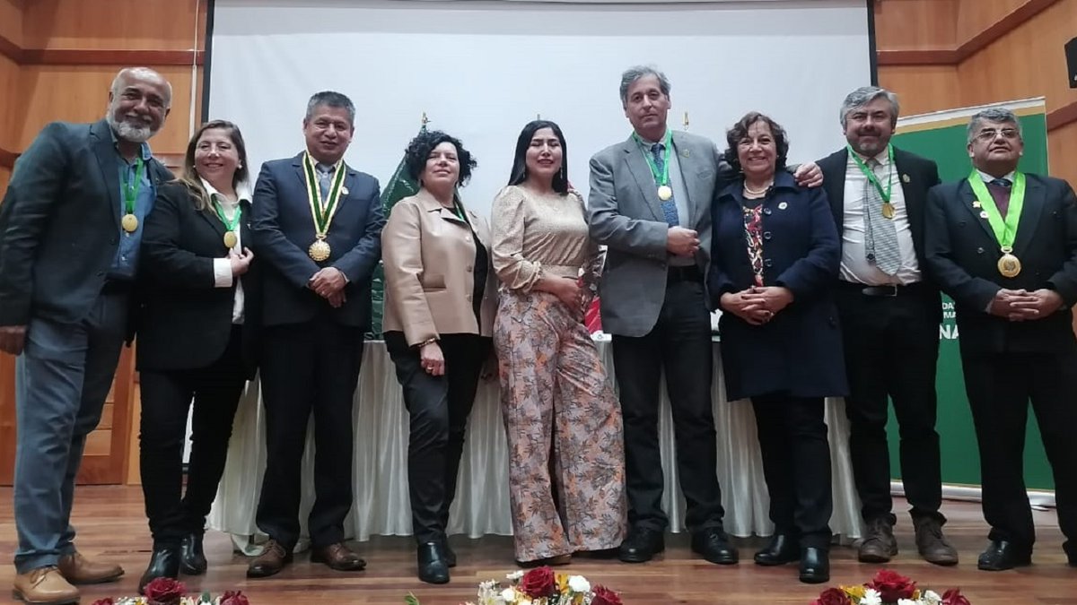 facultadarquv's tweet photo. Académicos de Diseño fueron nombrados Visitantes Distinguidos y Huéspedes Ilustres de Chota, Perú https://t.co/E3hH4LD6CO @uvalpochile @rvletelier https://t.co/vcu0XL0WGw