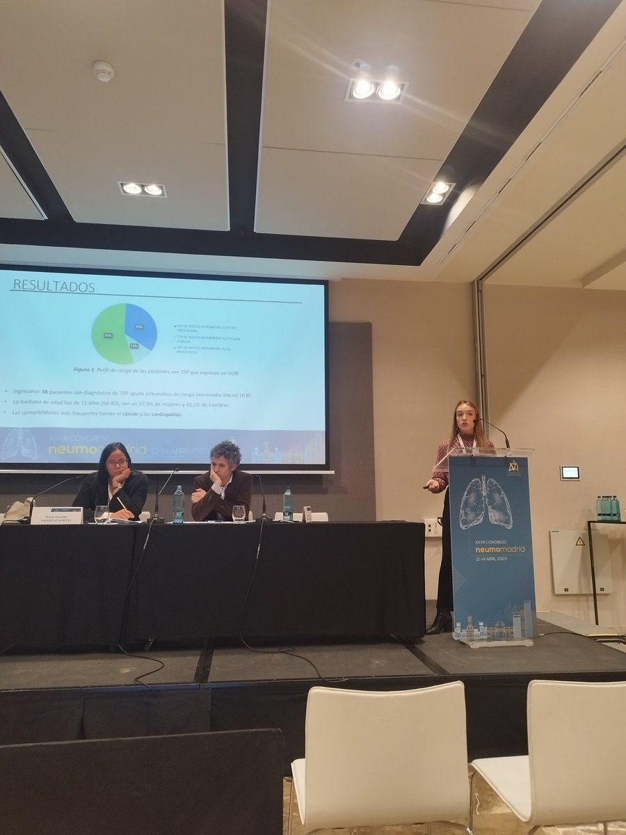 HrcServicio's tweet photo. Tarde de póster compartiendo con nuestros compañeros los resultados de nuestra investigación en el 🏥 #CongresoNeumomadrid @NeumoMadrid https://t.co/xGKxdbNorh