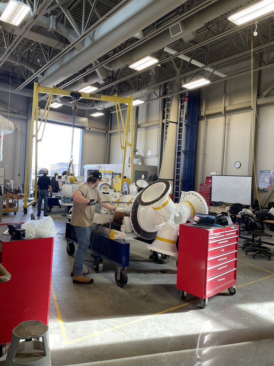 Happy action-packed Friday! It’s getting close to the end of the semester and there remains plenty of learning in the wind turbine lab <a href="/whatsinsideslc/">St. Lawrence College</a>. Rewarding jobs lie ahead for students of the Wind Turbine Technician program - stlawrencecollege.ca/programs/wind-… #skilledtrades #renewable