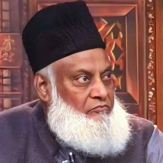 _az_har___'s tweet photo. Hazaru Saal Nargis Apni Benoori Pai Rooti Hai. 
Badi Mushkil Say Hota Hai Chaman Mai Deedawar Paida🥺
#DrIsrarAhmad https://t.co/0uPlfSPsqK