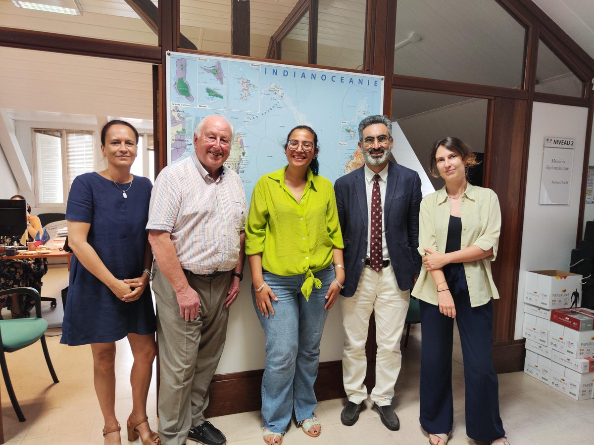 Fonjep (@fonjep) on Twitter photo Rencontre avec Monsieur Laurent AMAR, conseiller diplomatique du Préfet de #SaintDenis #LaRéunion et <a href="/FVolontaires/">France Volontaires</a> pour présenter le <a href="/fonjep/">Fonjep</a> et discuter de la solidarité internationale.
<a href="/DominiqueGaret/">GARET Dominique</a> <a href="/centresociaux/">Fédération des Centres Sociaux de France (FCSF)</a> <a href="/francediplo/">France Diplomatie 🇫🇷🇪🇺</a> <a href="/pchenu/">Patrick Chenu</a> Rencontre avec Monsieur Laurent AMAR, conseiller diplomatique du Préfet de #SaintDenis #LaRéunion et <a href="/FVolontaires/">France Volontaires</a> pour présenter le <a href="/fonjep/">Fonjep</a> et discuter de la solidarité internationale.
<a href="/DominiqueGaret/">GARET Dominique</a> <a href="/centresociaux/">Fédération des Centres Sociaux de France (FCSF)</a> <a href="/francediplo/">France Diplomatie 🇫🇷🇪🇺</a> <a href="/pchenu/">Patrick Chenu</a>