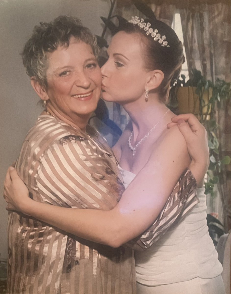 jackie_ratz's tweet photo. It is unbelievable to me that it has already been a month since mom passed away… I can see her smile, hear her voice in my heart and hope I always will … but boy I really miss her physical presence in my everyday… it hits in big waves. 💔
#lovemymom #missingmom #deepgrief https://t.co/LLJyMwC26J