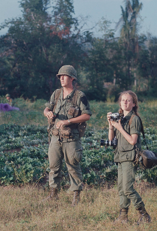 #PHOTOJOURNALISME

#CatherineLeroy (1944/2006) par Nik Wheeler (1939).
 
1969 / #Vietnam

whatshernamepodcast.com/catherine-lero…