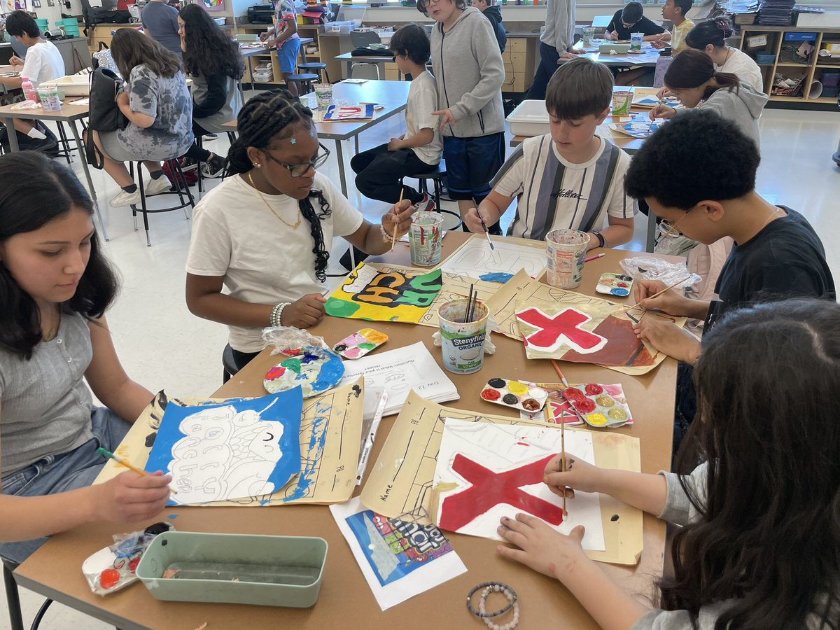 MrskrauseArt's tweet photo. 7th grade hard at work on their Andy Warhol candy paintings π¨ @BethlehemAreaSD @NitschmannMS @BASDRelatedArts #basdart #middleschoolart #nitschmannnation #andywarhol https://t.co/iL9kEHlHCV