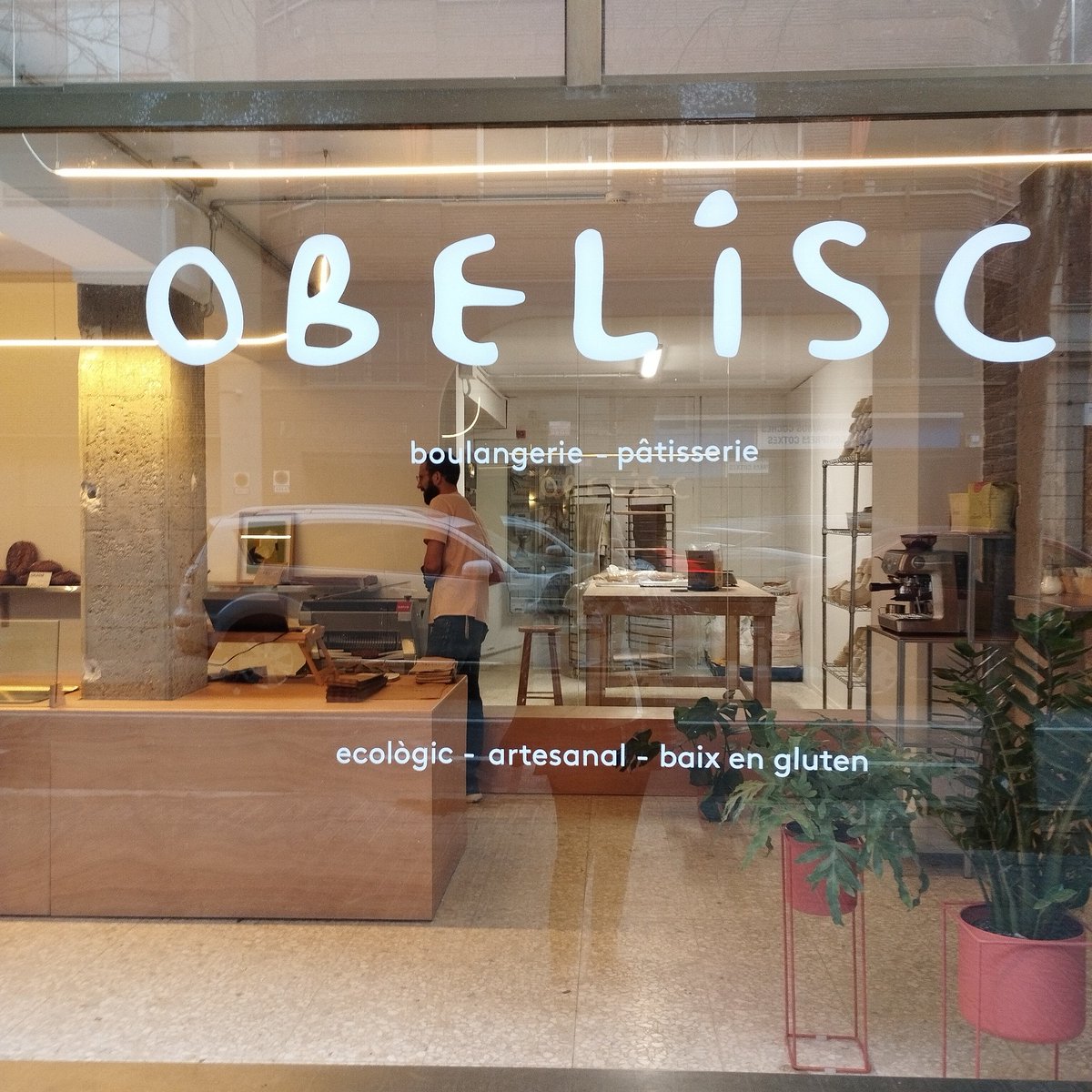 nereachocolate's tweet photo. Pan rico Pavé de #Obelisc en C/Provenza #Barcelona Con harinas ecológicas y bajasnen gluten. Los cruasanes, chocolatines y brioches vuelan. #panarras https://t.co/YBOqTSp6SF