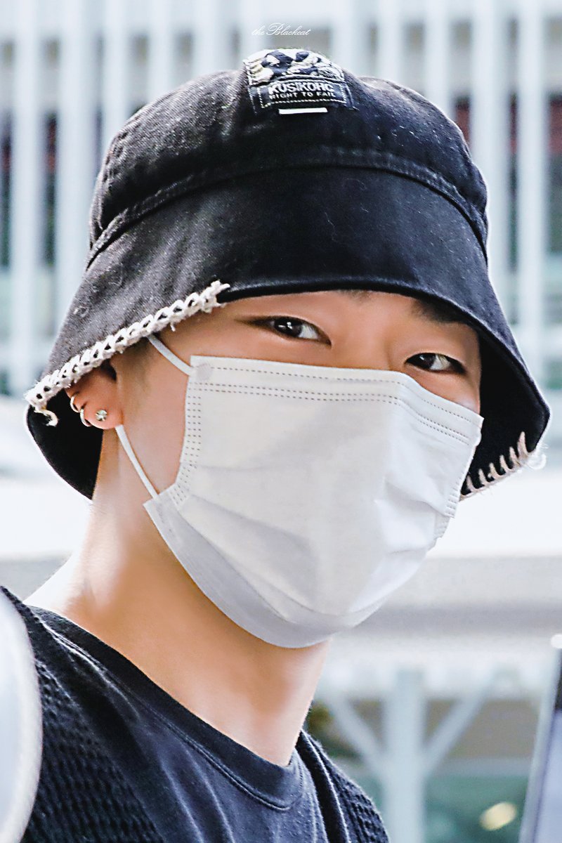 230129 ICN
𝙚𝙮𝙚 𝙘𝙤𝙣𝙩𝙖𝙘𝙩.ᐟ

#ZICO #지코 #우지호