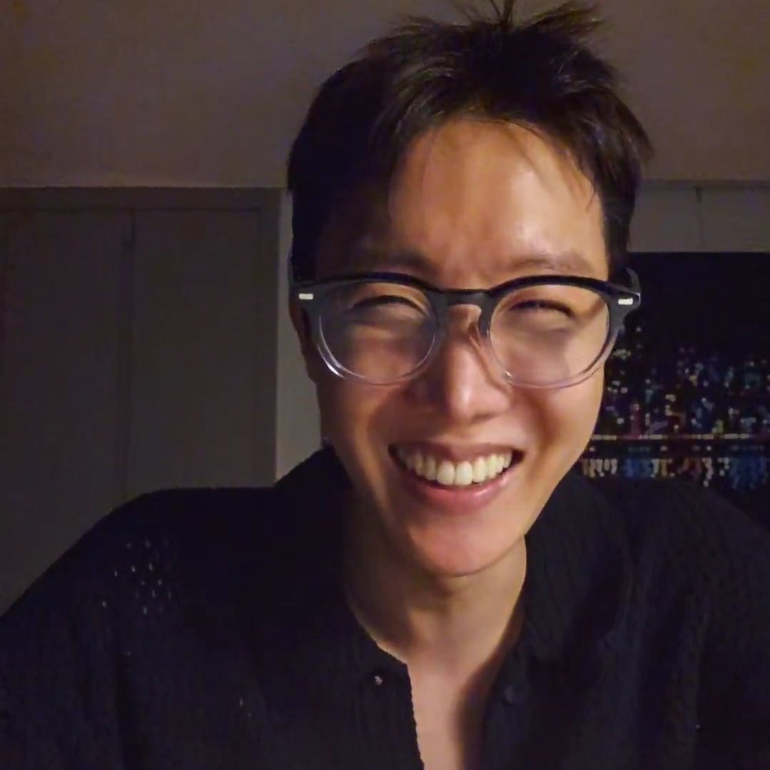 kookmindailys's tweet photo. mang’s                                                 hobi’s
smile                                                      smile https://t.co/BMcs7wORdv