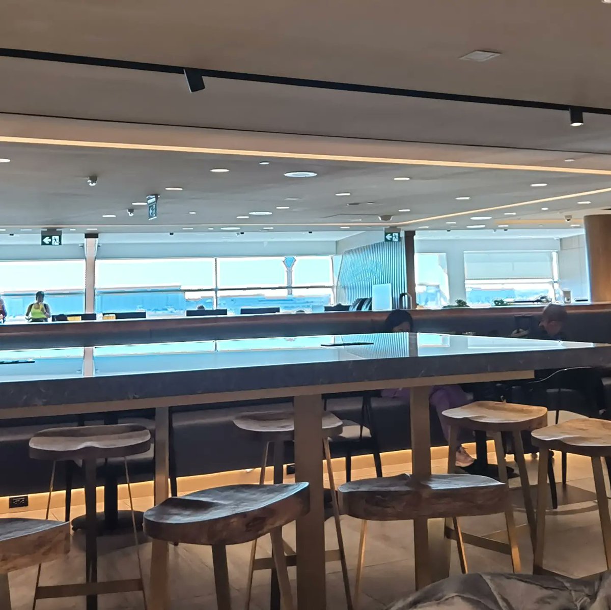 MoVernie's tweet photo. Chillin at The #PlazaPremiumLounge before flying out to this destination for my 1st time.
It's a "Guys Leisure Trip" with my buddies!
This Lounge has a nice bar at #Terminal3, along with decent food selections.
And MoVernie OUT!
#whereamigoing #pearsonairport #torontopearson https://t.co/E5rIbtcE7G