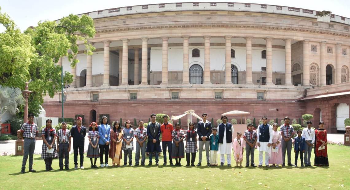 LokSabha_PRIDE's tweet photo. “Participation of Youth of Our Country in Paying Homage to Our National Leaders on their Birth Anniversary in the Central Hall”. 

#Ambedkar #Ambedkar_Jayanti #AmbedkarJayanti2023 #bhimjayanti #BhimraoAmbedkar #AzadiKaAmritMahotsav https://t.co/q3bHPEjAFk