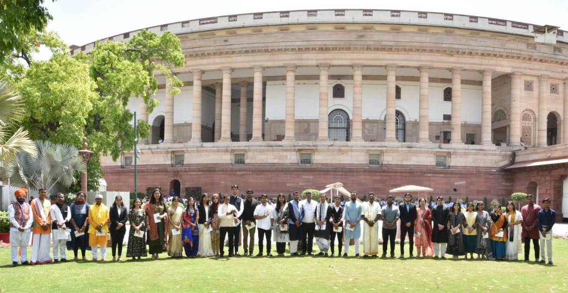LokSabha_PRIDE's tweet photo. “Participation of Youth of Our Country in Paying Homage to Our National Leaders on their Birth Anniversary in the Central Hall”. 

#Ambedkar #Ambedkar_Jayanti #AmbedkarJayanti2023 #bhimjayanti #BhimraoAmbedkar #AzadiKaAmritMahotsav https://t.co/q3bHPEjAFk