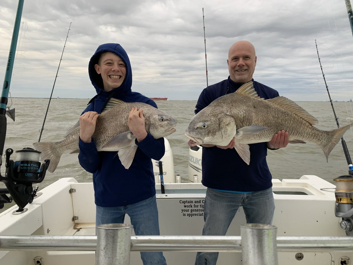 kaplanboating's tweet photo. Some great fishing in Galveston Bay recently. Windy weather but worth it. 

Rod bending charters. https://t.co/EJjaWdWaTO