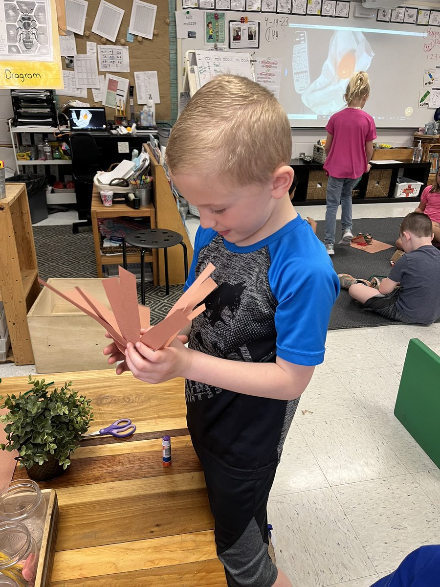 SVFirstGrade's tweet photo. Can you make a nest to hold an egg??? 🪺@HeritageECS #HECSmagic #WEareLakota https://t.co/HHIOZDD3Eh