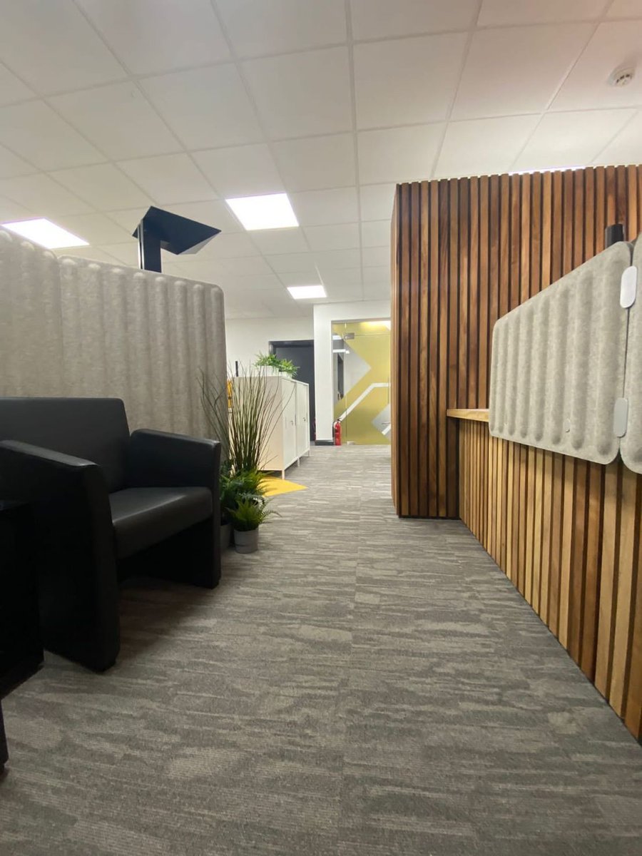 MurdockMerchant's tweet image. A modern take on internal panelling ✨

An office fitted with Slatted Iroko Cladding!

44x18mm SE Iroko is a stock item of ours and is readily available for those jobs that need a quick turn around!

Details left ➡️ right...

What will you go for??😀

#internalcladding