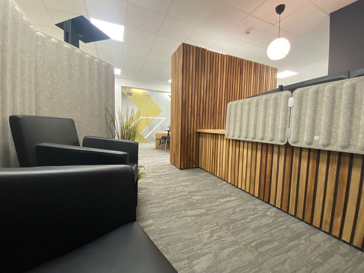 MurdockMerchant's tweet image. A modern take on internal panelling ✨

An office fitted with Slatted Iroko Cladding!

44x18mm SE Iroko is a stock item of ours and is readily available for those jobs that need a quick turn around!

Details left ➡️ right...

What will you go for??😀

#internalcladding