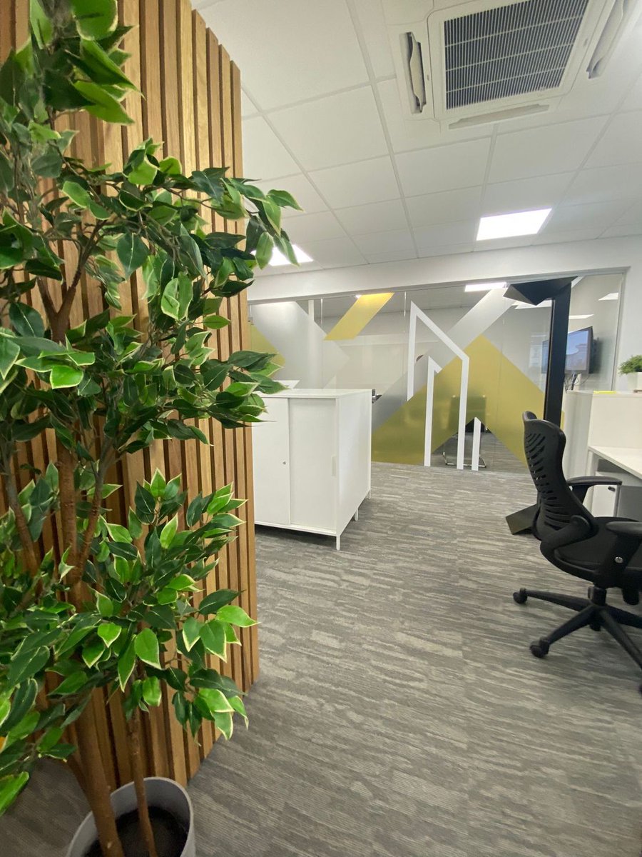 MurdockMerchant's tweet image. A modern take on internal panelling ✨

An office fitted with Slatted Iroko Cladding!

44x18mm SE Iroko is a stock item of ours and is readily available for those jobs that need a quick turn around!

Details left ➡️ right...

What will you go for??😀

#internalcladding