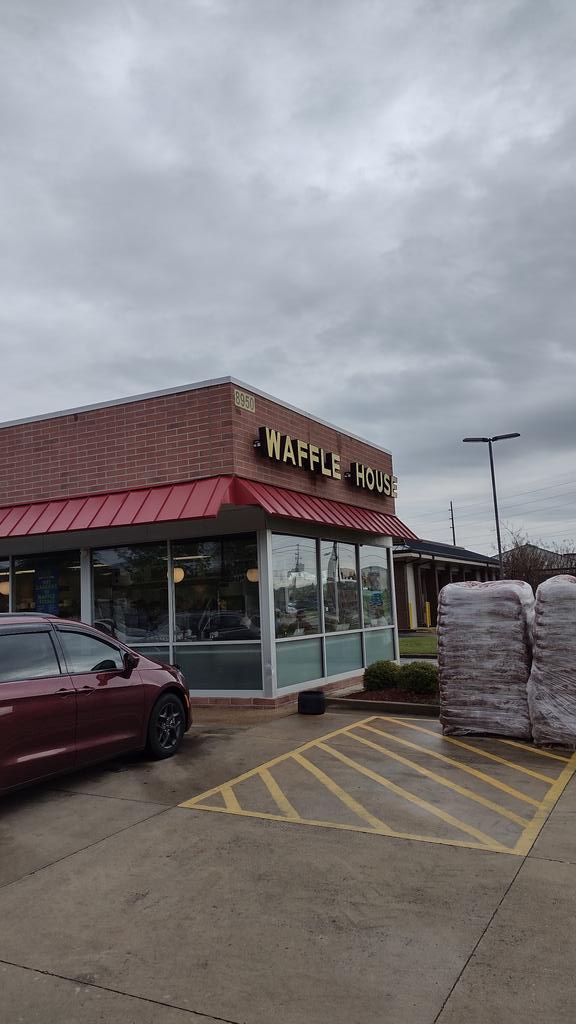 352nd_Mars1944's tweet photo. Waffle time https://t.co/VB6Clg4eJF