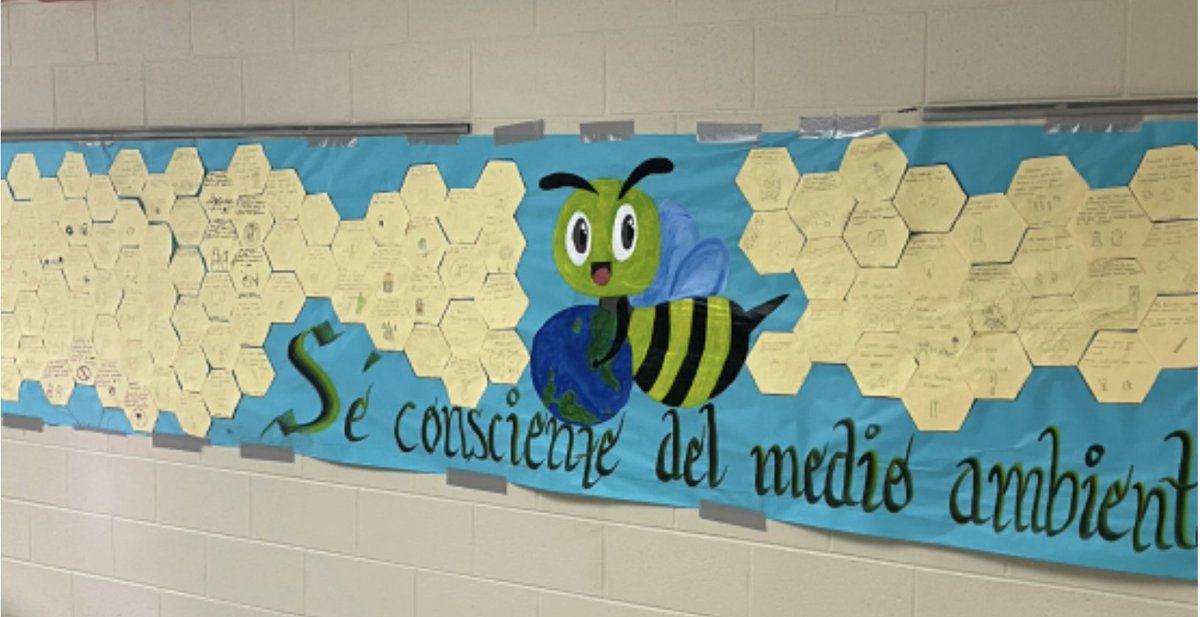 bauscham's tweet image. #LEX1SHOUTOUT to Señor Cortez at LHS for his creativity and innovative teaching style. Here his Spanish 3 students learn how everything in the environment is connected! @LHSWildcatsLex1