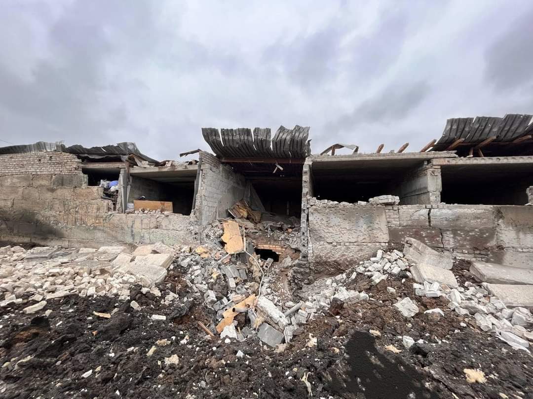 Kramatorsk_Post's tweet photo. #Russia shelled #Kramatorsk. A garage cooperative destroyed, the glazing of an educational institution and several apartment buildings damaged. No casualties reported so far.
#StopRussia #RussiaIsATerroristState #Ukraine️ https://t.co/V3bmVLUPyD