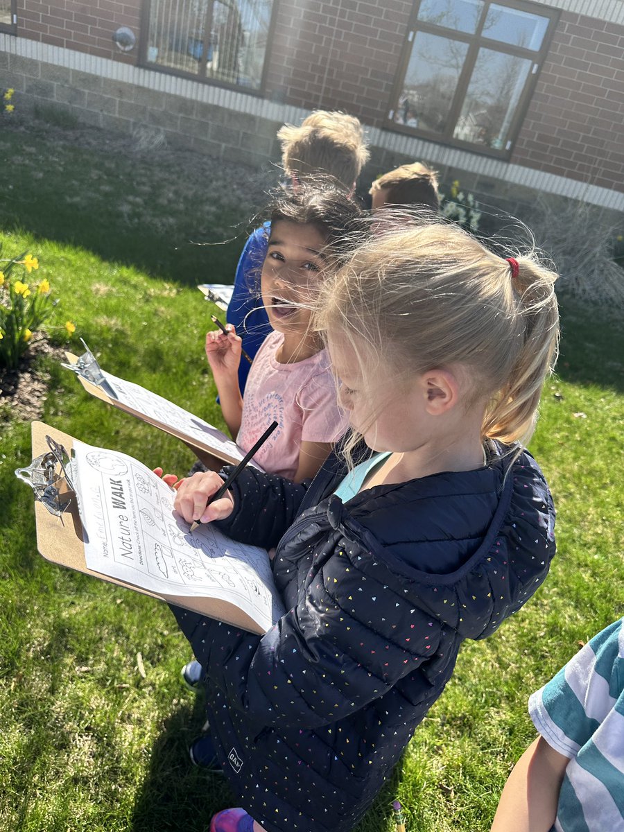 Looking for those signs of spring! They were so easy to find this week! 🌷☀️<a href="/ctlbulldogs/">Centennial School</a> #osd135