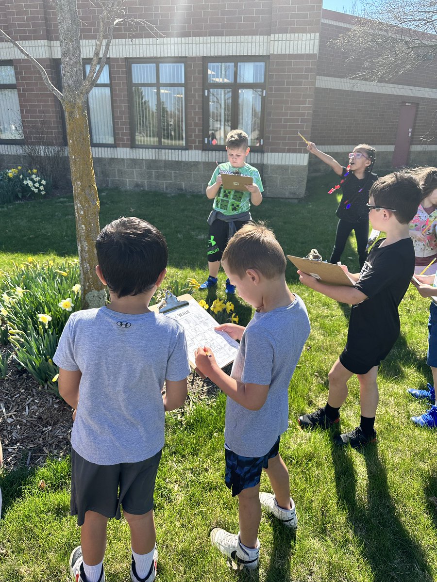 KristynSoldan's tweet photo. Looking for those signs of spring! They were so easy to find this week! 🌷☀️@ctlbulldogs #osd135 https://t.co/hTUJpRxTBA