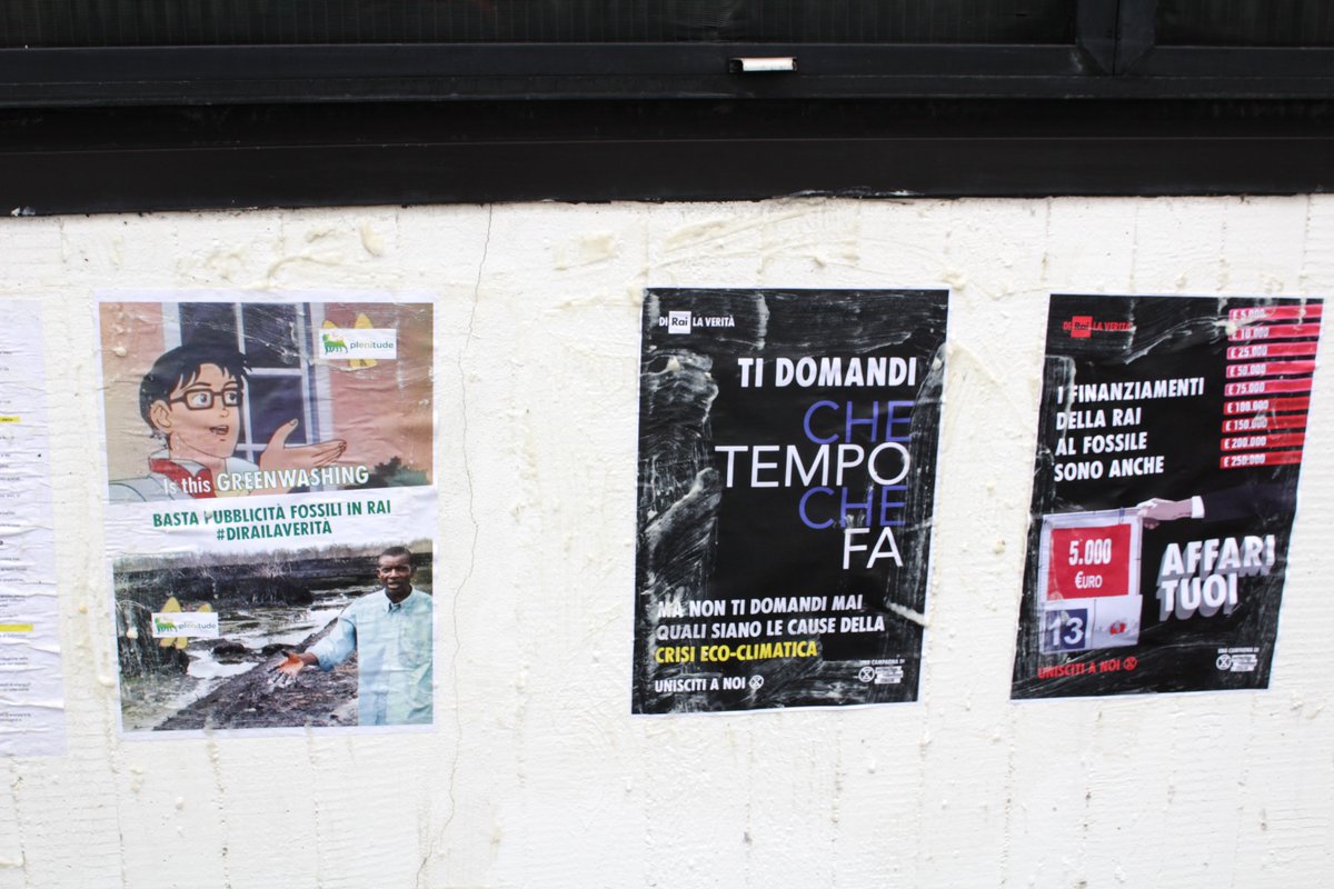 XrItaly's tweet photo. #XRBologna ha svolto oggi un'azione all'esterno della sede RAI.
La richiesta è quella di dire la verità sull'#EmergenzaClimatica e fermare la pubblicità dell'industria fossile.
Basta #ENI, basta #Greenwashing.
#RAI, #diRAI la verità?
@RaiUno @RaiDue @RaiTre @RaiNews @RRainews24 https://t.co/MFsclamfao