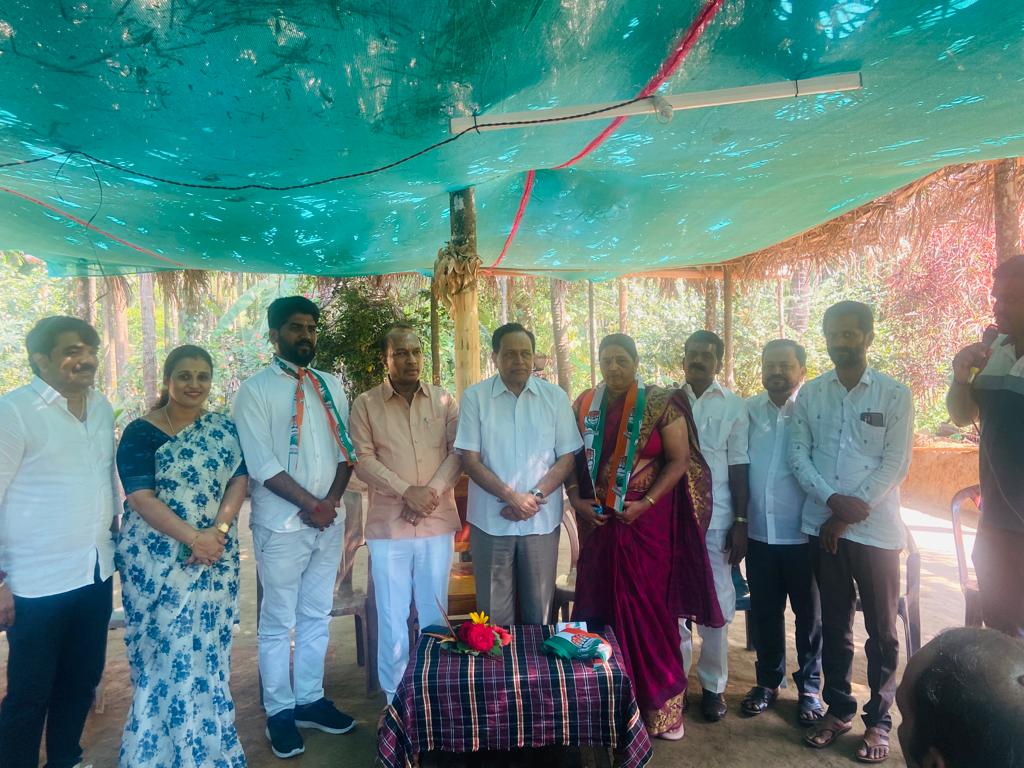 RMManjunathaG57's tweet photo. ನಗರ ಹೋಬಳಿಯಲ್ಲಿ ನಡೆದ ಚುನಾವಣಾ ಪ್ರಚಾರ ಸಭೆಗಳು. ನಮ್ಮ ಕಾಂಗ್ರೆಸ್‌ ಅಭ್ಯರ್ಥಿ ಕಿಮ್ಮನೆ ರತ್ನಾಕರ್‌ ಸೇರಿದಂತೆ ಮುಖಂಡರುಗಳಾದ ಮಾಸ್ತಿಕಟ್ಟೆ ಸುಬ್ರಹ್ಮಣ್ಯ, ಕಡ್ತೂರು ದೀನೇಶ್, ಸುಮ ಸುಬ್ರಮಣ್ಯ, ಗುರುಶಕ್ತಿ ವಿದ್ಯಾಧರ್, ಹಾಲಗದ್ದೆ ಉಮೇಶ್, ಕರಣಾಕರ್ ಶೆಟ್ಟಿ ಮತ್ತು ಪ್ರಮುಖರು ಇದ್ದರು. https://t.co/GSIfzVfc5G